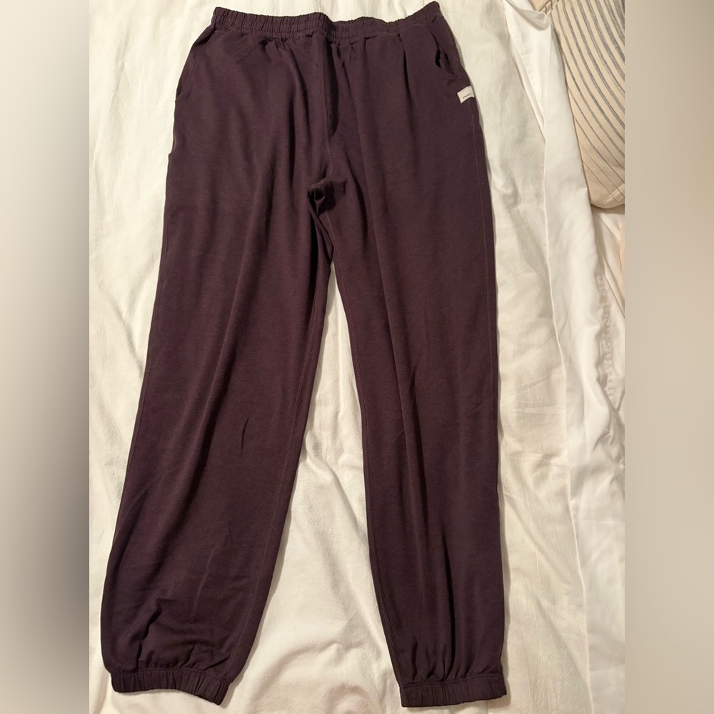 Vuori Boyfriend Joggers Sangria